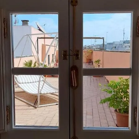Charming In 65 M² Terrace شقة جيريز
