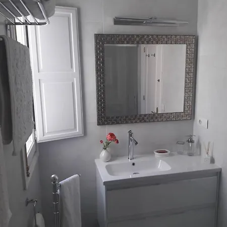 Charming In 65 M² Terrace شقة