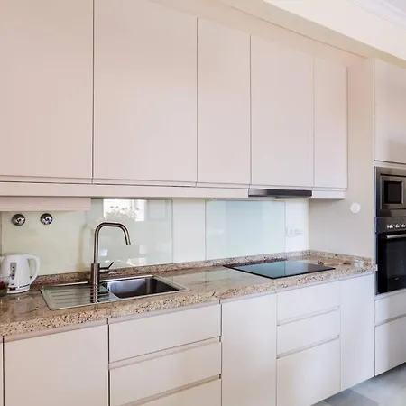 Charming In 65 M² Terrace شقة *