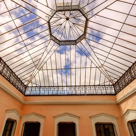 Charming In 65 M² Terrace شقة