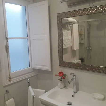 Charming In 65 M² Terrace شقة