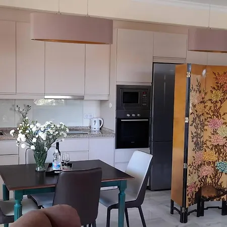 Charming In 65 M² Terrace شقة